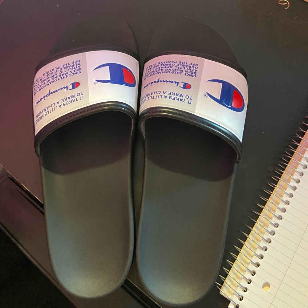 MENS SIZE 11 CHAMPION SLIDES